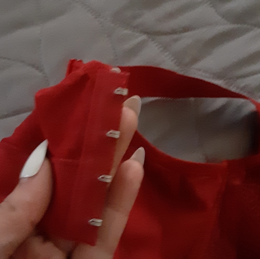 Red lace bra - Picture 3 of 4